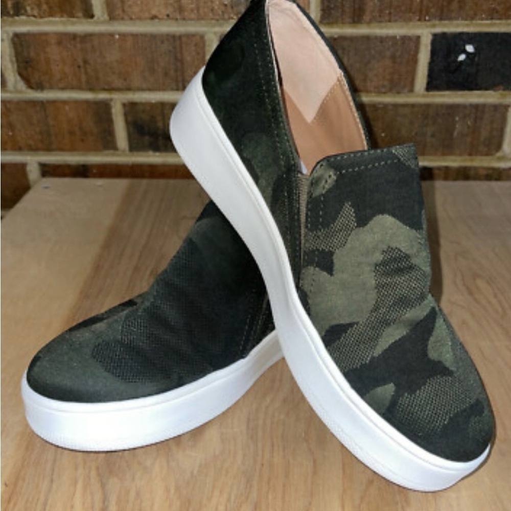 Steve Madden Zayna Green Camoflauge Slip On l 7..5